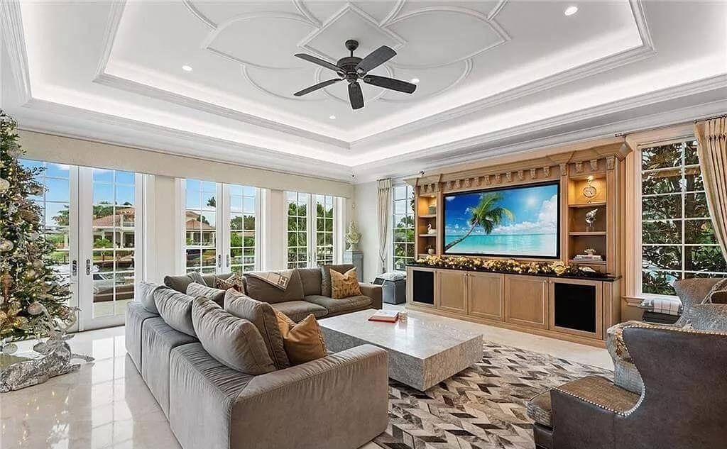 Expansive Living Room With a Clever Coffered Ceiling