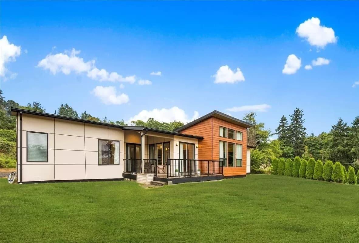 Modern Ranch Style with Eye-Catching Contrasting Facade