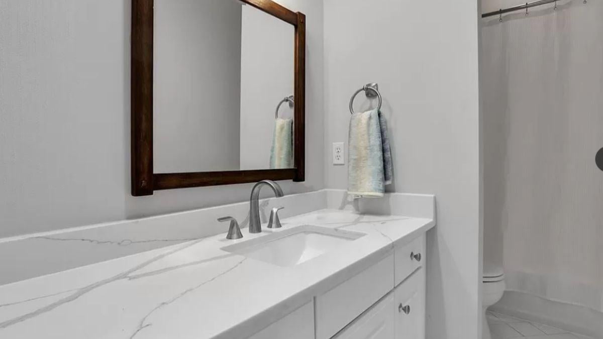Simple Bathroom Design with a Bold Mirror Frame