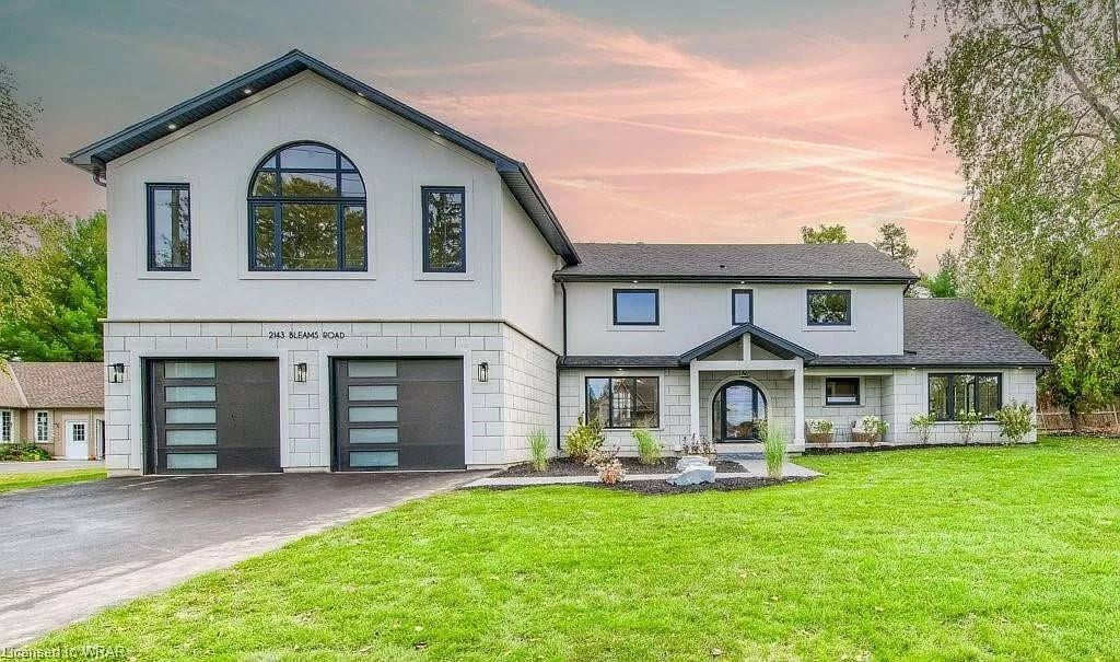 Modern Design with Striking Arched Window