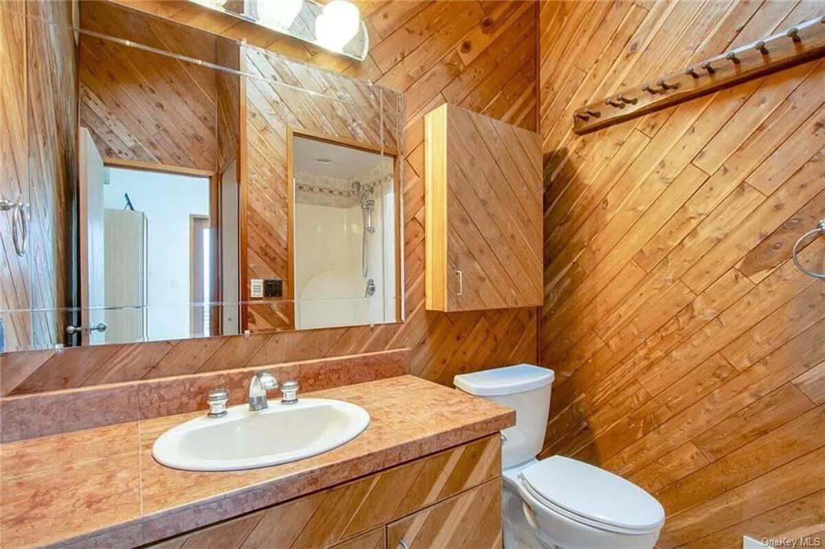 Check Out the Distinctive Diagonal Wood Paneling in This Bathroom
