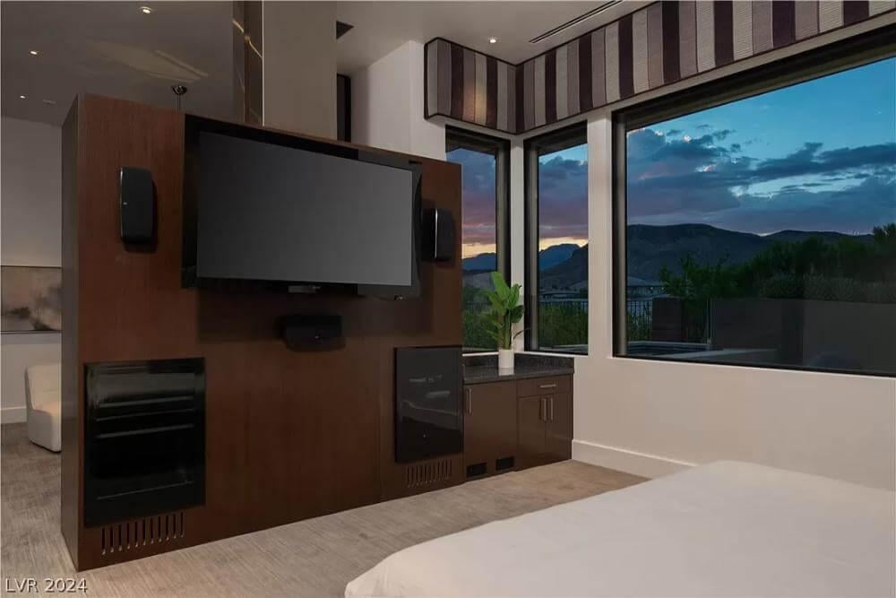 Relax in Style with This Bedroom