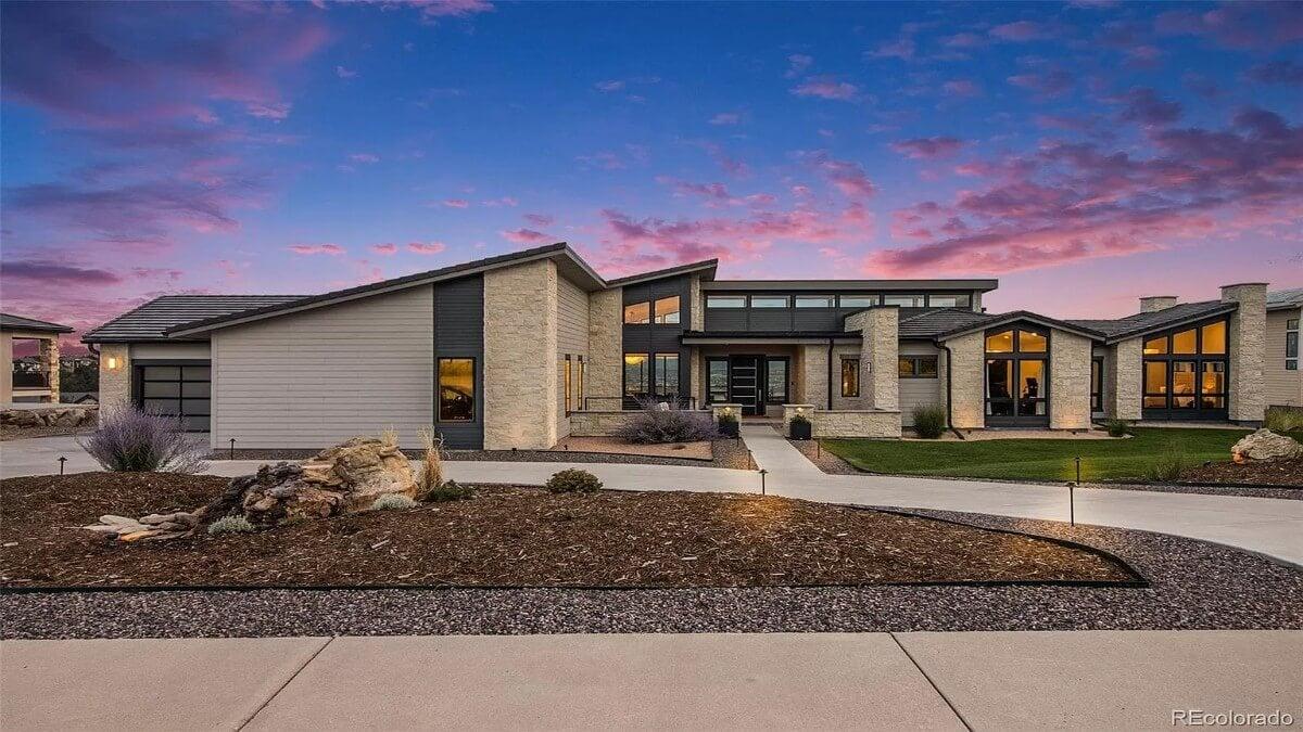 Wow, Those Angled Rooflines Give This Modern Home a Dynamic Edge