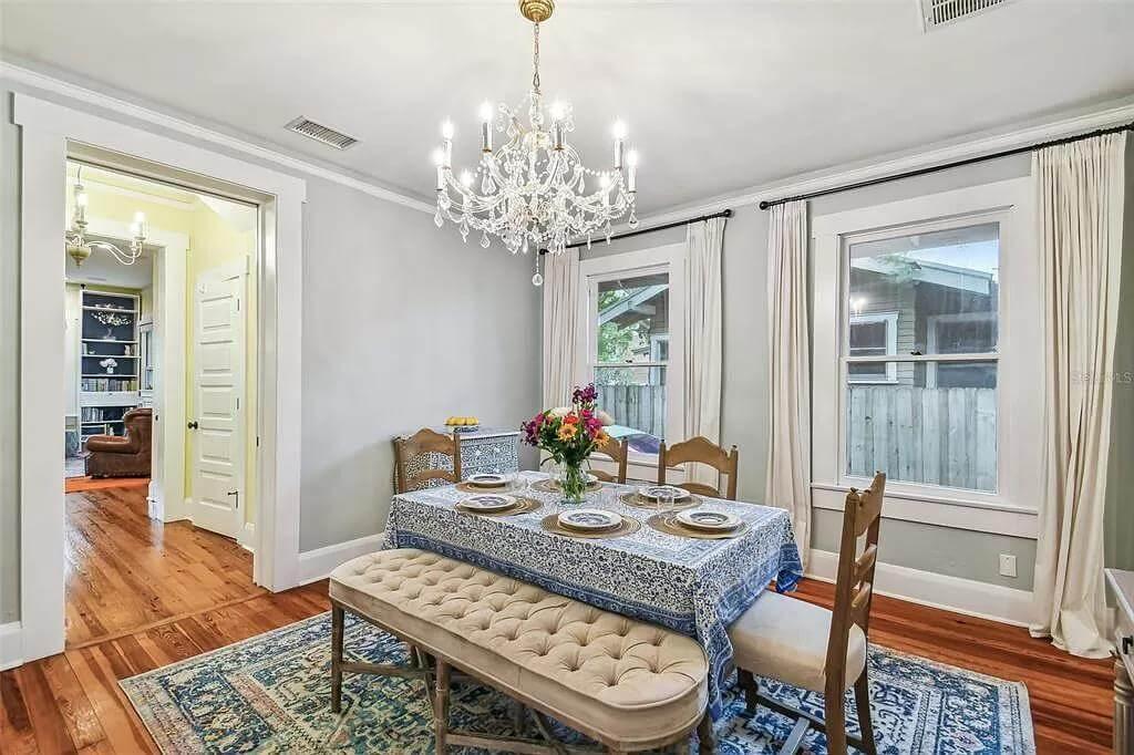 Look at How the Chandelier Adds a Touch of Elegance to This Dining Room