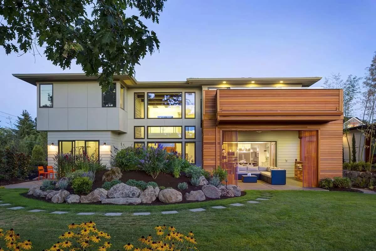 Explore the Seamless Indoor-Outdoor Connection With Floor-to-Ceiling Windows