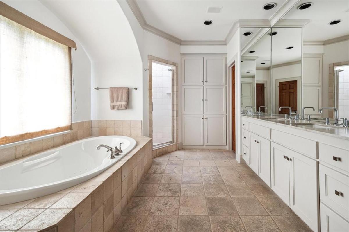 Look at the Clean Lines and Storage in This Craftsman Bathroom