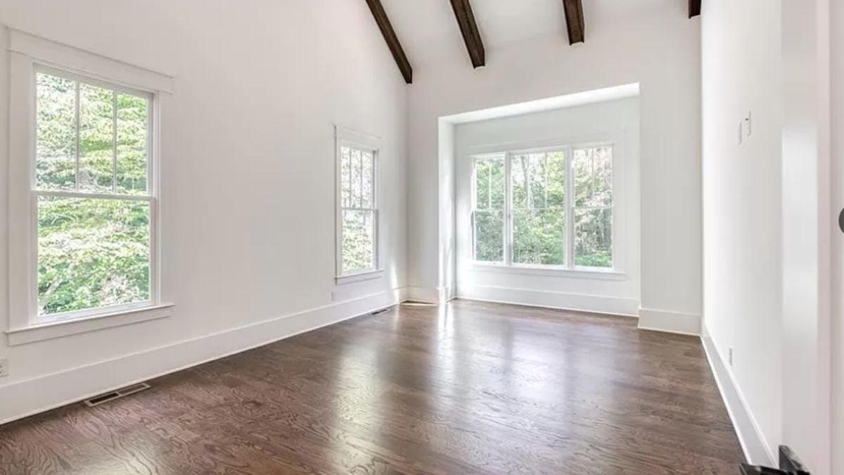 Vaulted Ceilings and Elegant Beams: A Room Full of Light