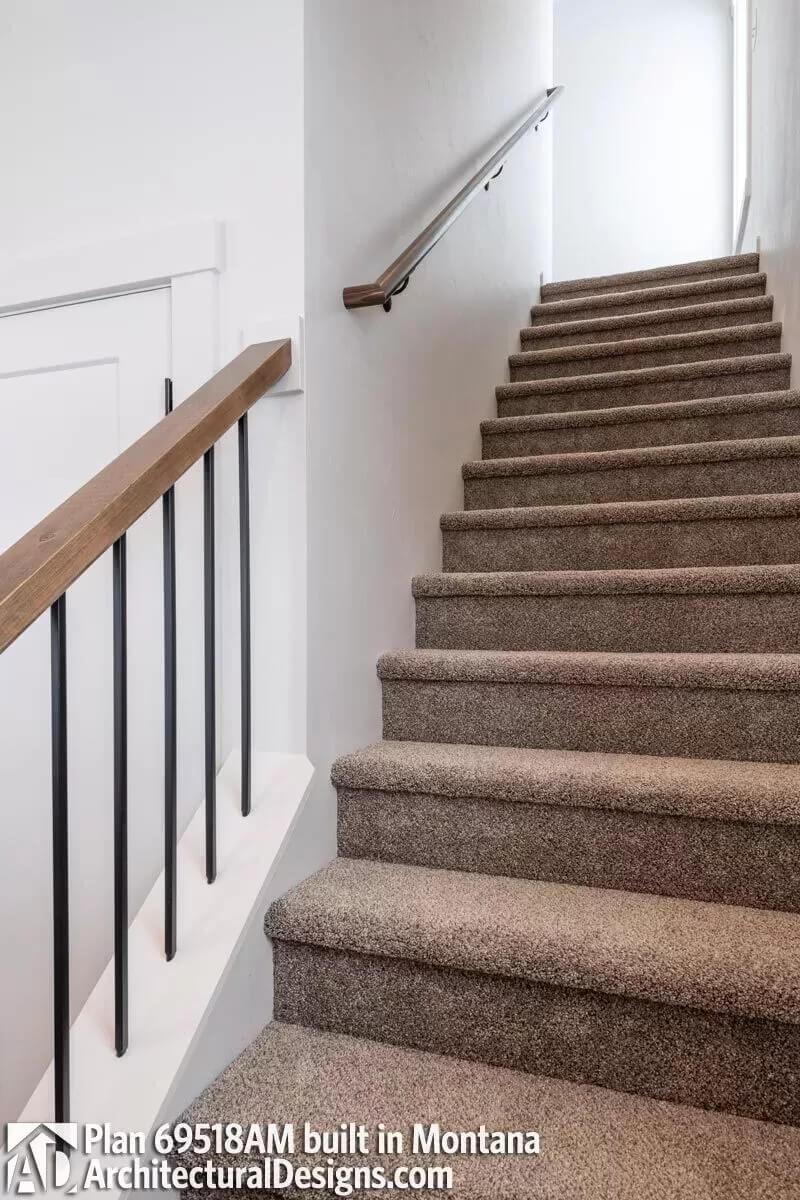 Check Out the Crisp Lines and Warm Tones of This Craftsman Staircase
