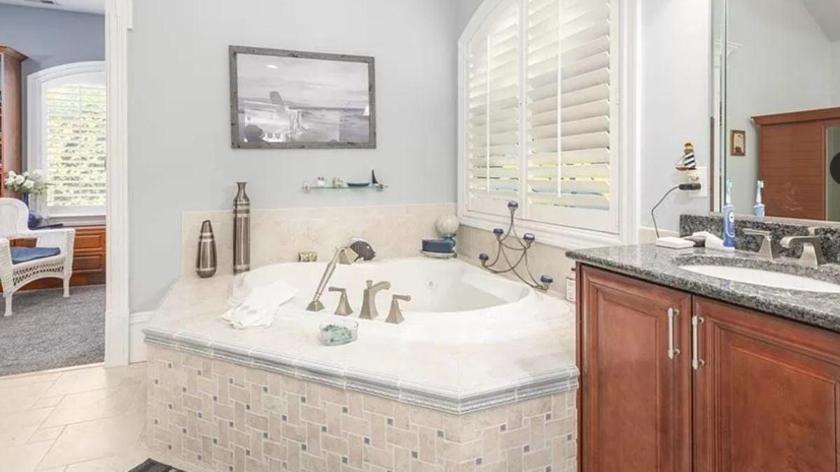 Luxurious Bathing Space with a Jetted Tub and Dual Sinks