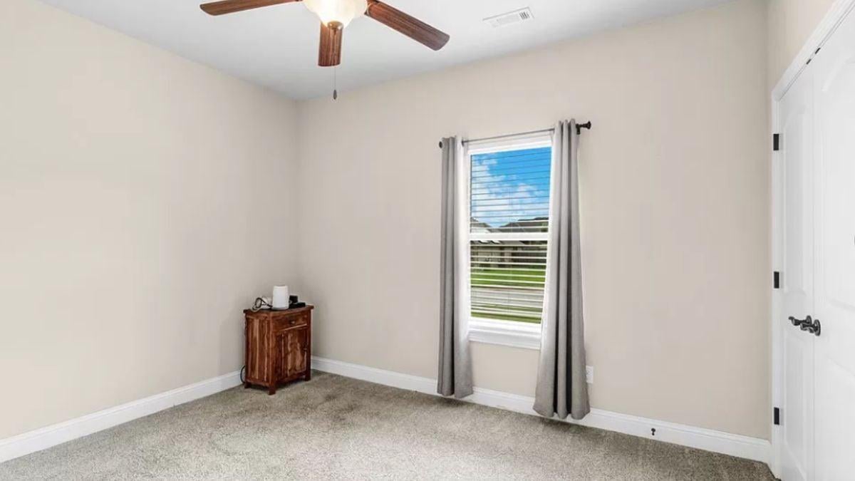 Minimalist Spare Room with Handy Ceiling Fan