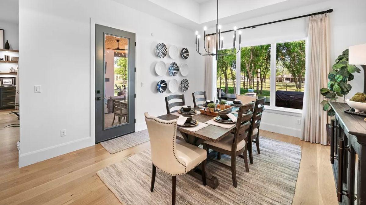 Dinner with a View: Check Out the Wall Plate Display