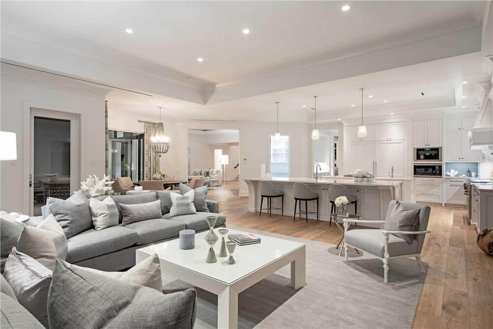 Open-Concept Living and Kitchen Space with an Elegant Island