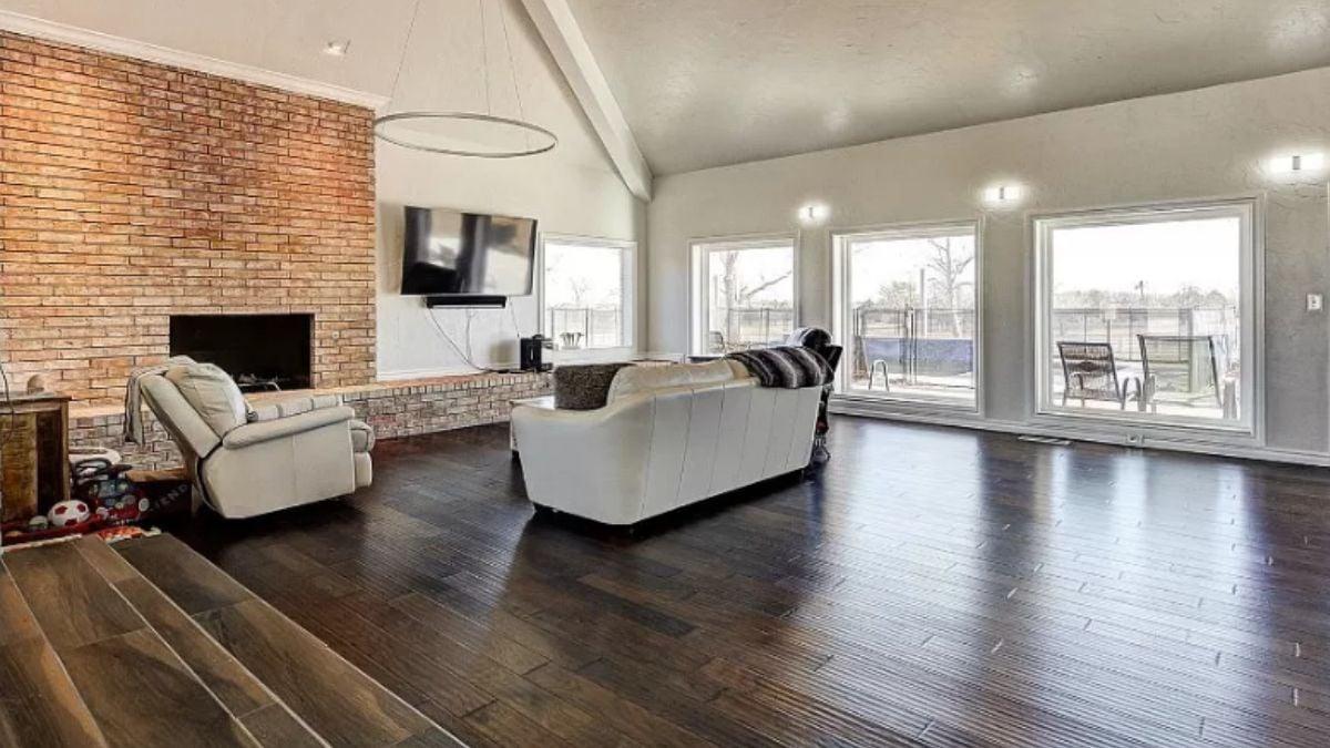 Explore the Expansive Views and Vaulted Ceilings in This Living Room