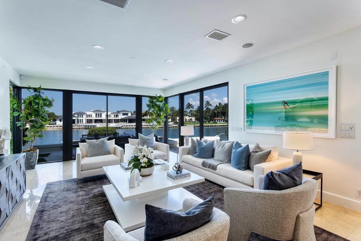 Relax in This Light-Filled Room With Stunning Water Views