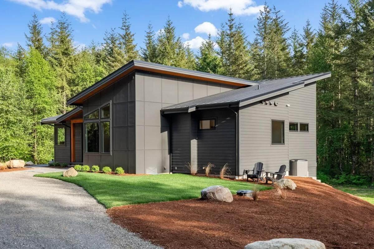 Admire the Clean Lines and Wood Accents of This Modern Cabin Hideaway