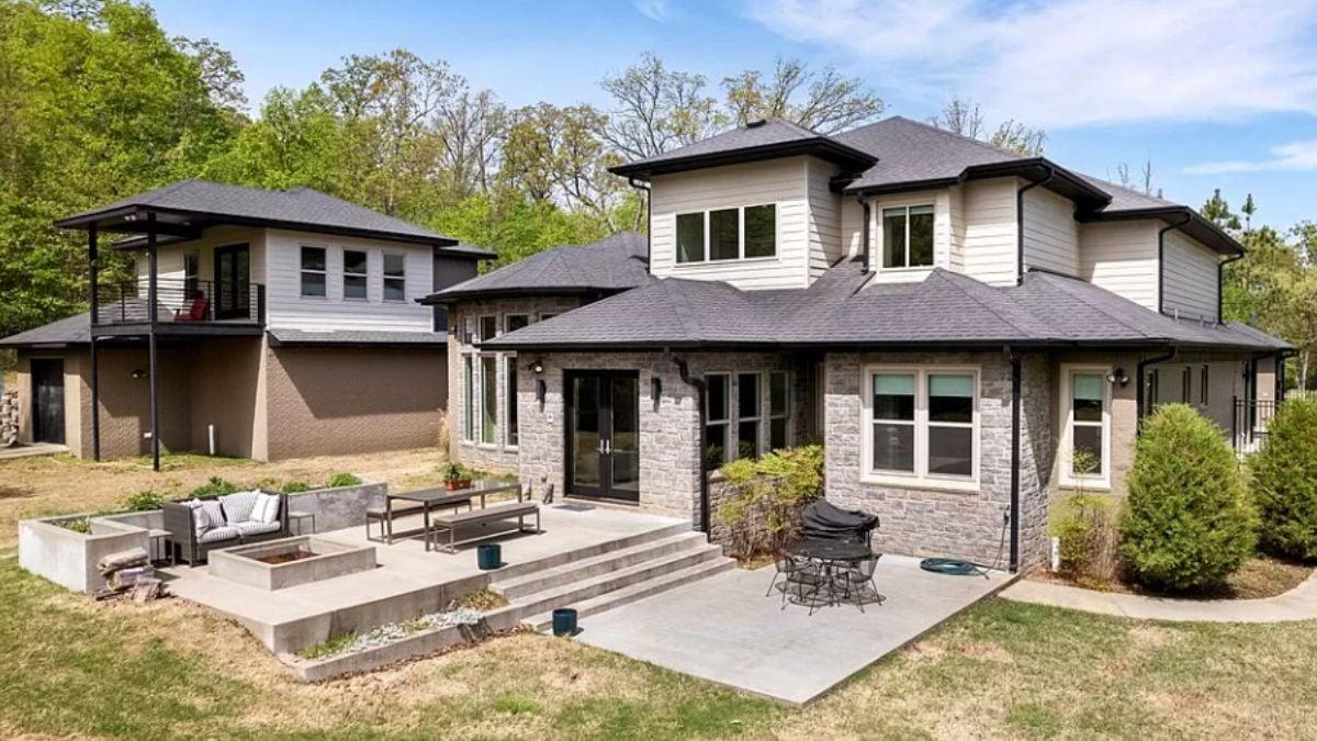 Modern Patio Area to Chill With Family and Friends
