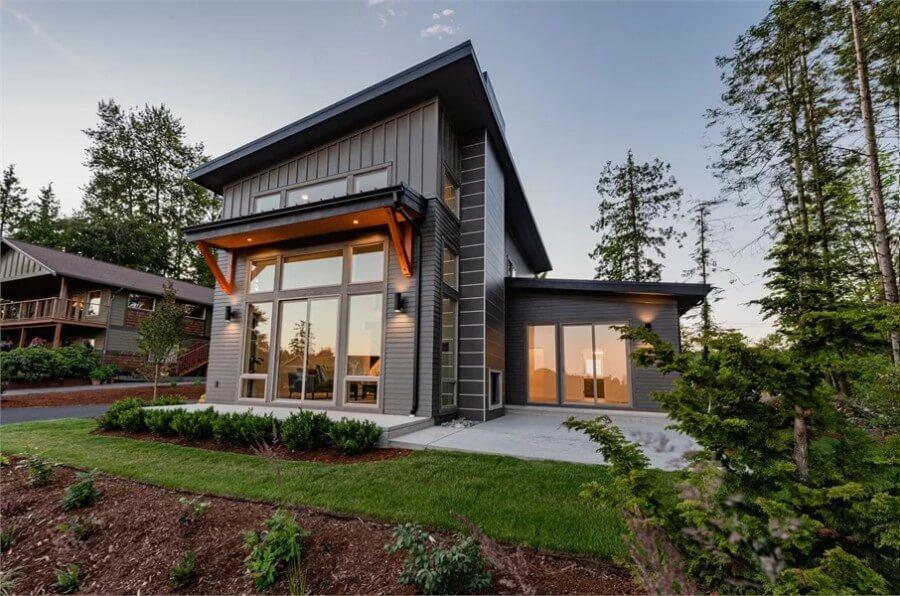 Eye-Catching Modern Exterior with Dramatic Overhang