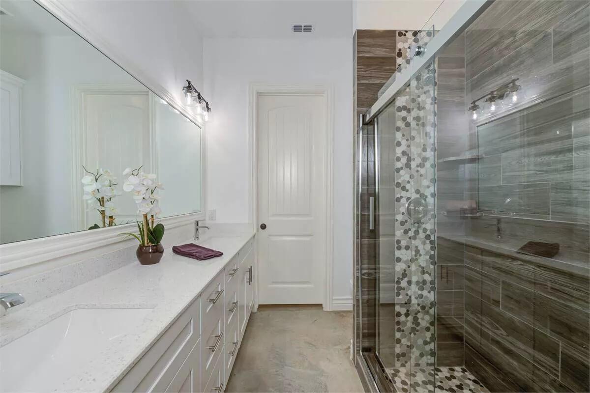 Elegant Bathroom with a Textured Walk-In Shower