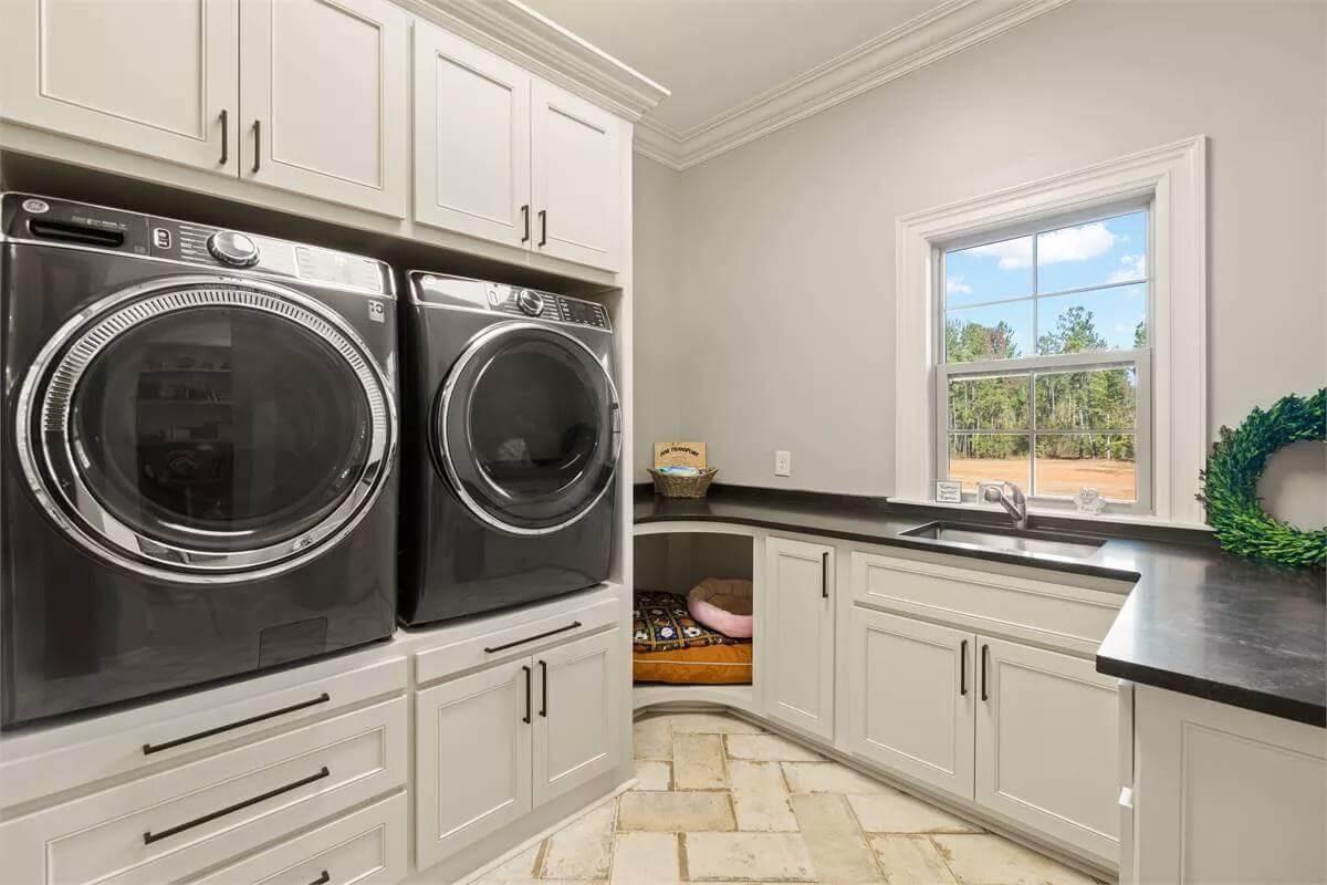 Notice the Clever Pet Nook in This Efficient Laundry Room