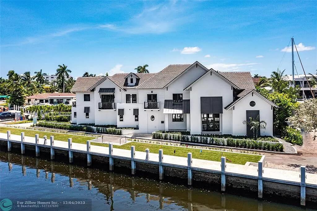 Check Out the Sleek Window Treatments on This Modern Canal Home