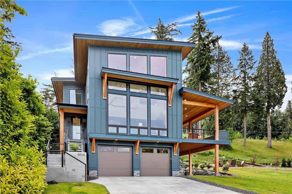 Striking Contemporary Home with Dramatic Rooflines