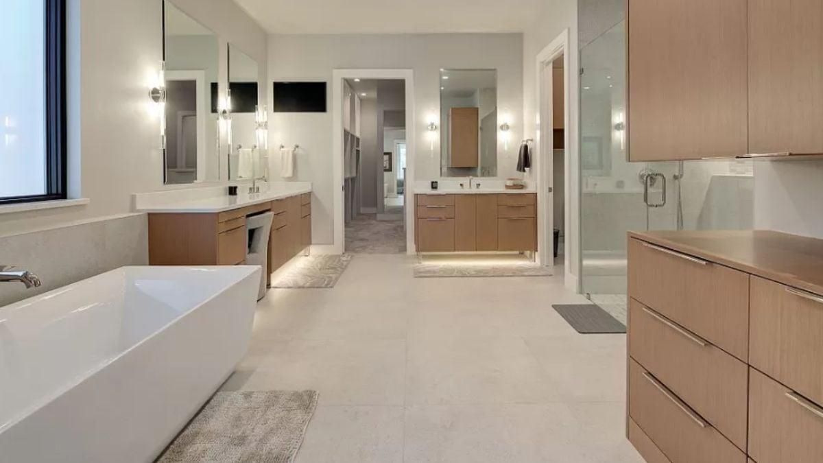 Modern Bathroom Oasis With Floating Vanities and a Luxurious Soaking Tub