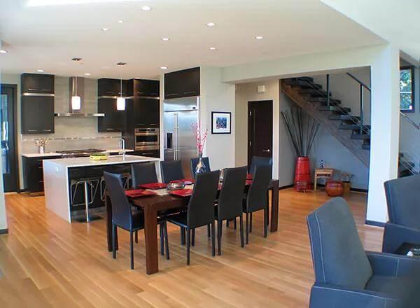 Check Out the Bold Contrast in This Open Plan Kitchen and Dining Space