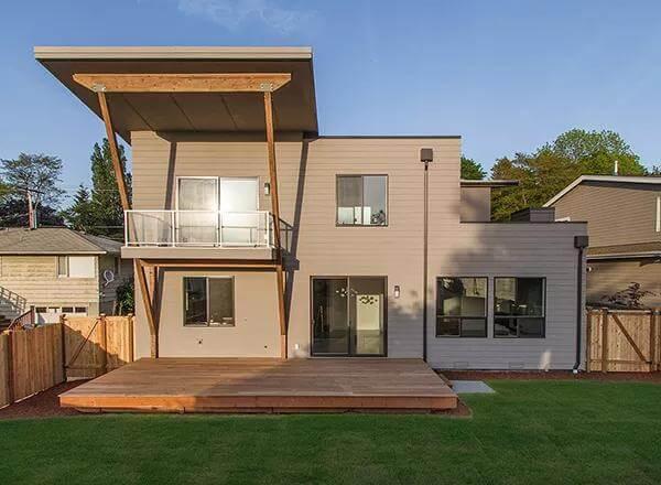 Check Out the Bold Overhang on This Modern Facade