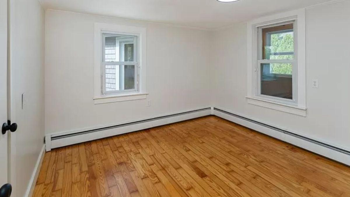Simple Elegance in This Light-Filled Room with Hardwood Floors