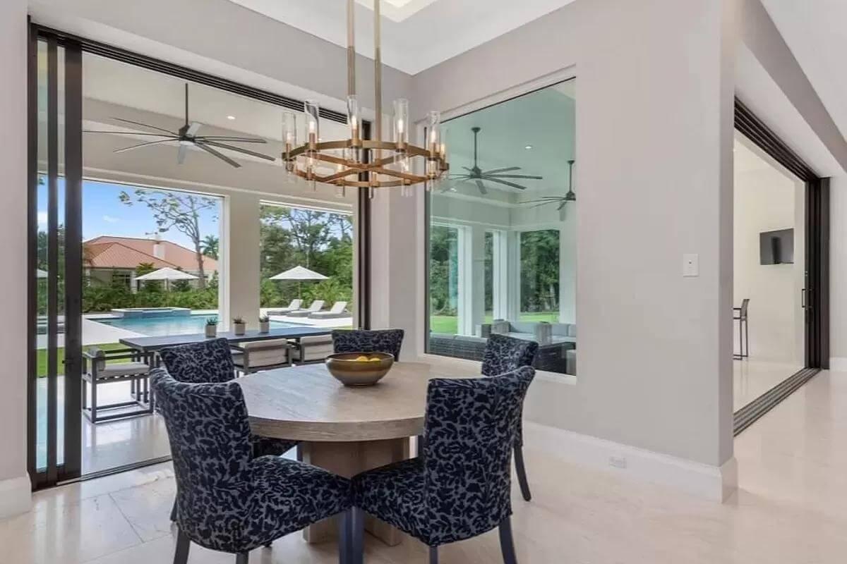 Check Out the Seamless Indoor-Outdoor Flow of This Dining Space