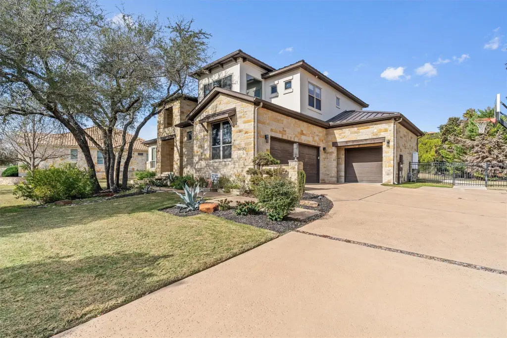 Contemporary 5-Bedroom Hill Country Home with Open Floor Plan and Wet Bar (4,302 Sq. Ft. Floor Plan)