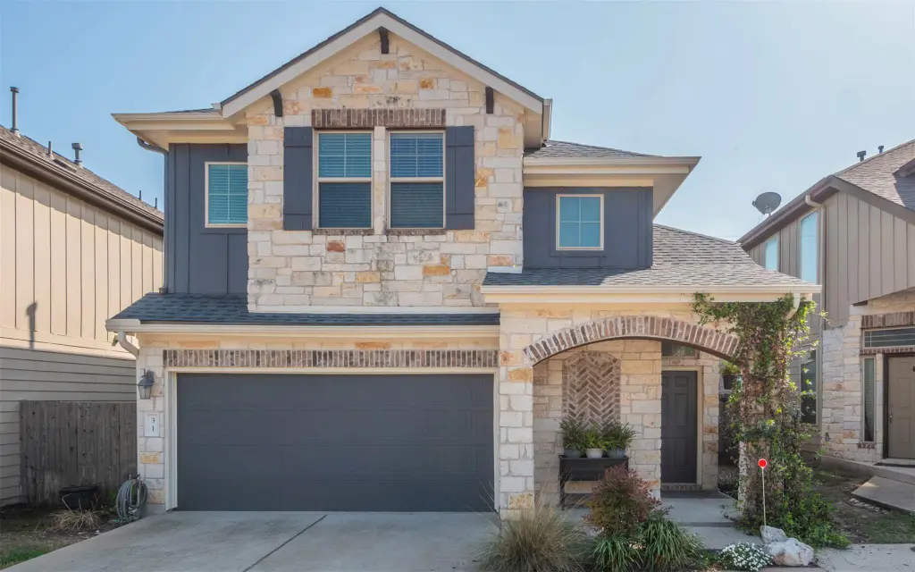 3-Bedroom Transitional-Style Home with Loft and Open Floor Plan (1,886 Sq. Ft. Floor Plan)