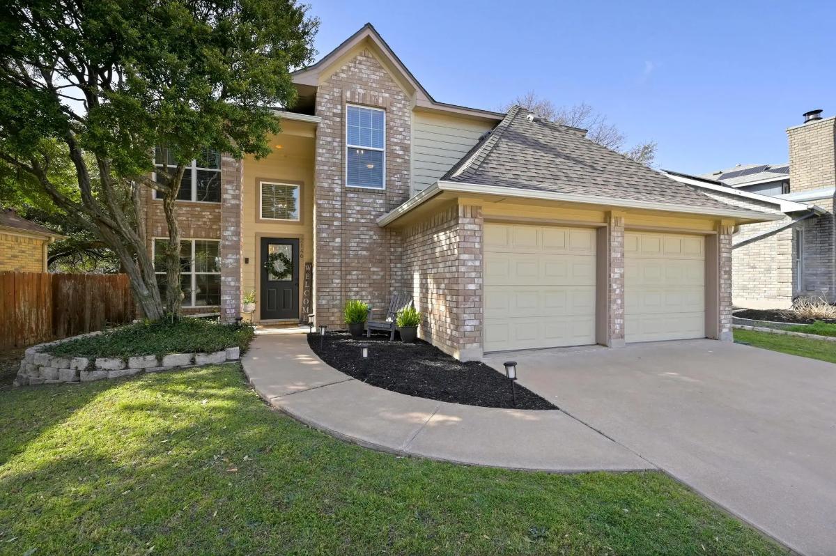 Traditional-Style 3-Bedroom Home with Open-Concept Living and Double Garage (1,938 Sq. Ft. Floor Plan)