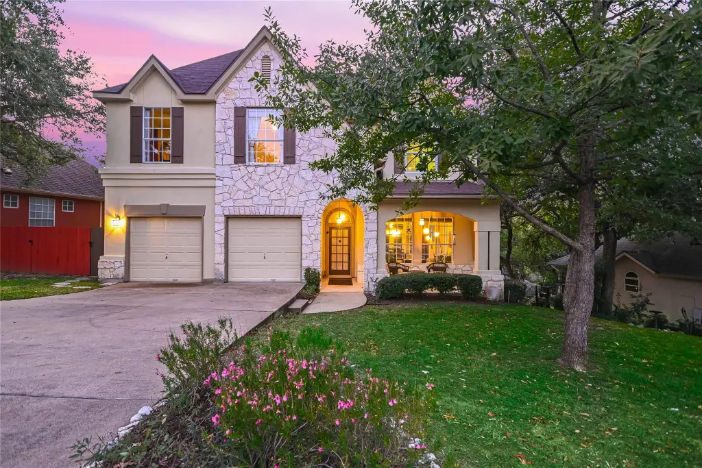 Traditional 4-Bedroom Hill Country Home with Multi-Level Deck and Double Garage (3,206 Sq. Ft. Floor Plan)