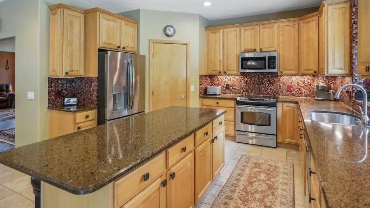 Check Out the Granite Countertops Paired with Mosaic Splashes in This Craftsman Kitchen