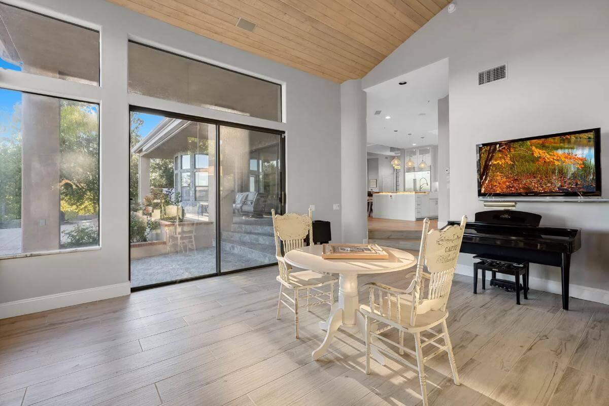 Cozy Corner with a View and a Touch of Elegance