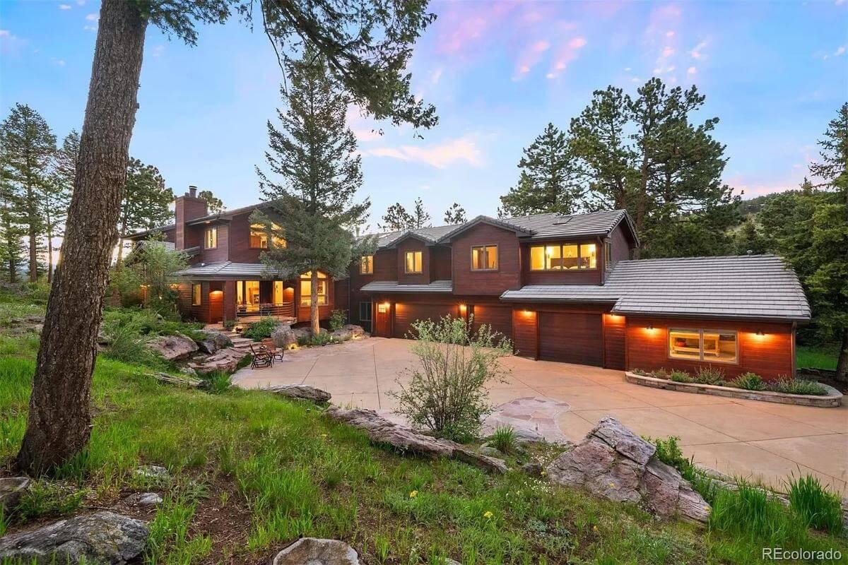 Craftsman Elegance with Expansive Garage Spaces