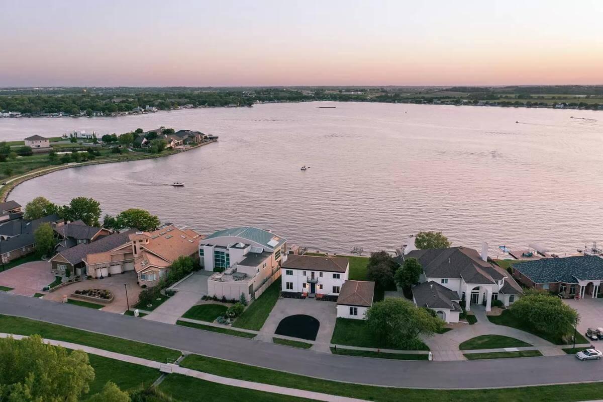 Admire the Sunset Over These Lakeside Homes