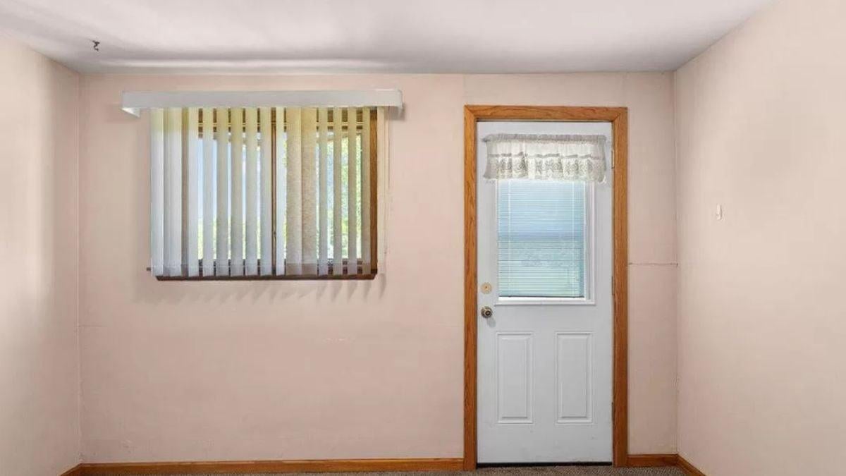 Explore the Simple Details of This Farmhouse Entryway