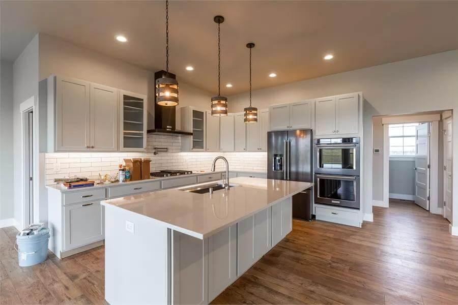 Take Note of the Clean Lines and Island Seating in This Craftsman Kitchen