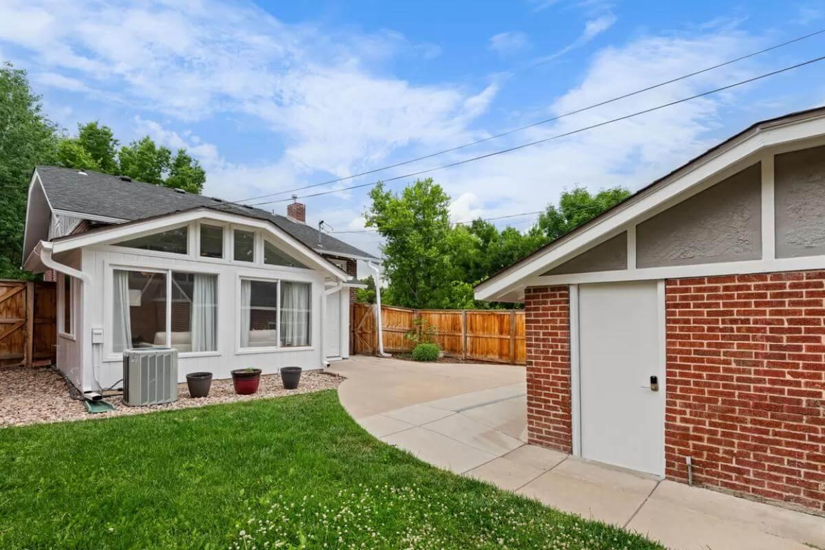 Step Into This Backyard Oasis With Craftsman Touches