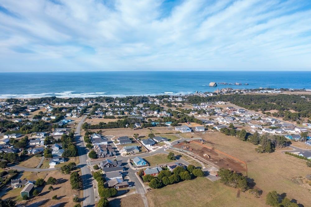 16 Saltwater Hideaways in Oregon that Hug the Pacific Ocean Coastline with Historic Lighthouses and Breathtaking Panoramic Views