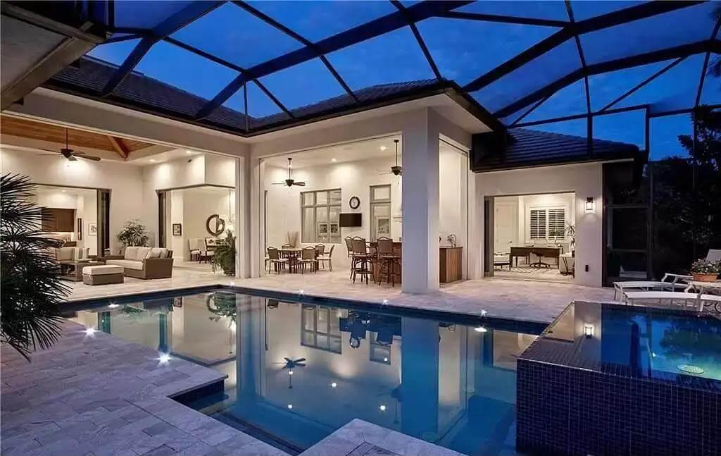 Dive into the Evening Calm of This Poolside Retreat
