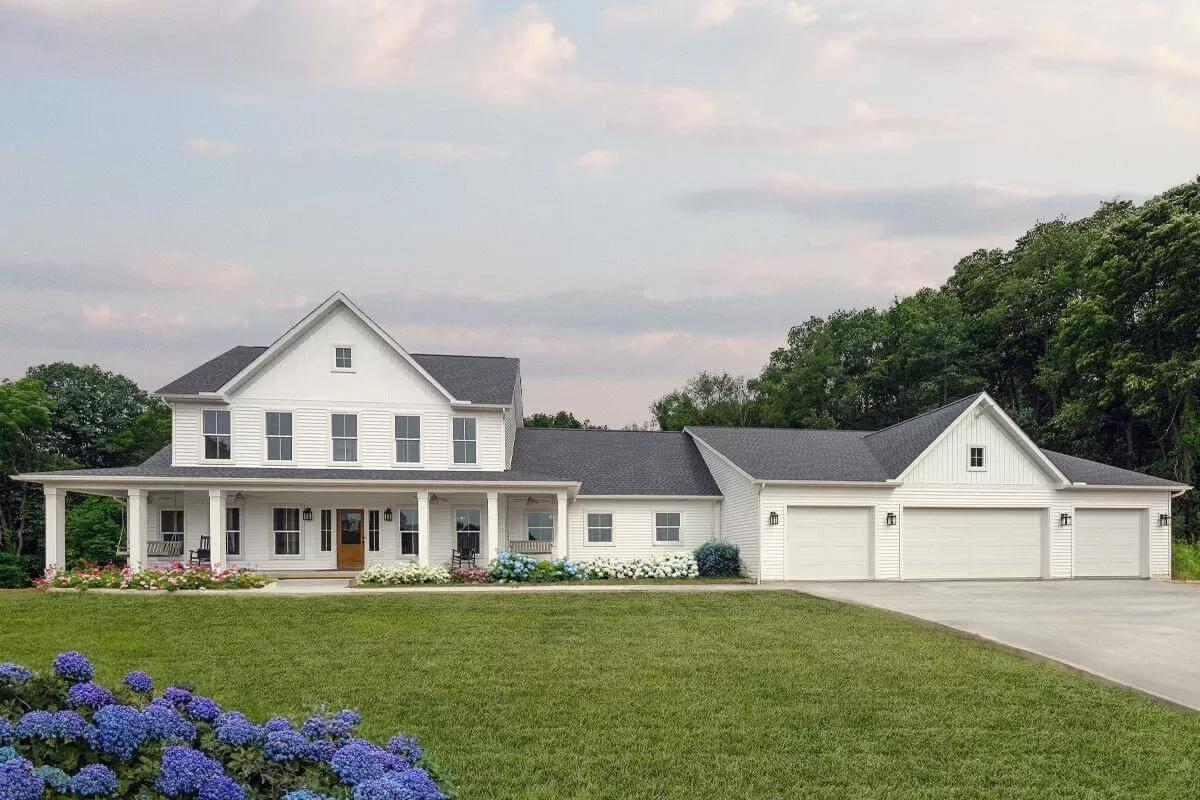 Classic Farmhouse Facade with Symmetrical Appeal
