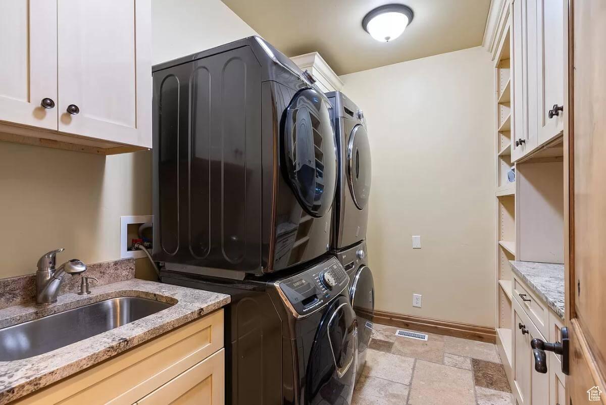 Check Out the Efficient Use of Space in This Craftsman Laundry Room
