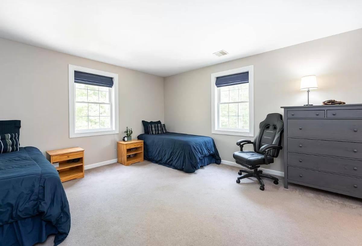 Twin Beds and Navy Accents in a Simple Bedroom Layout