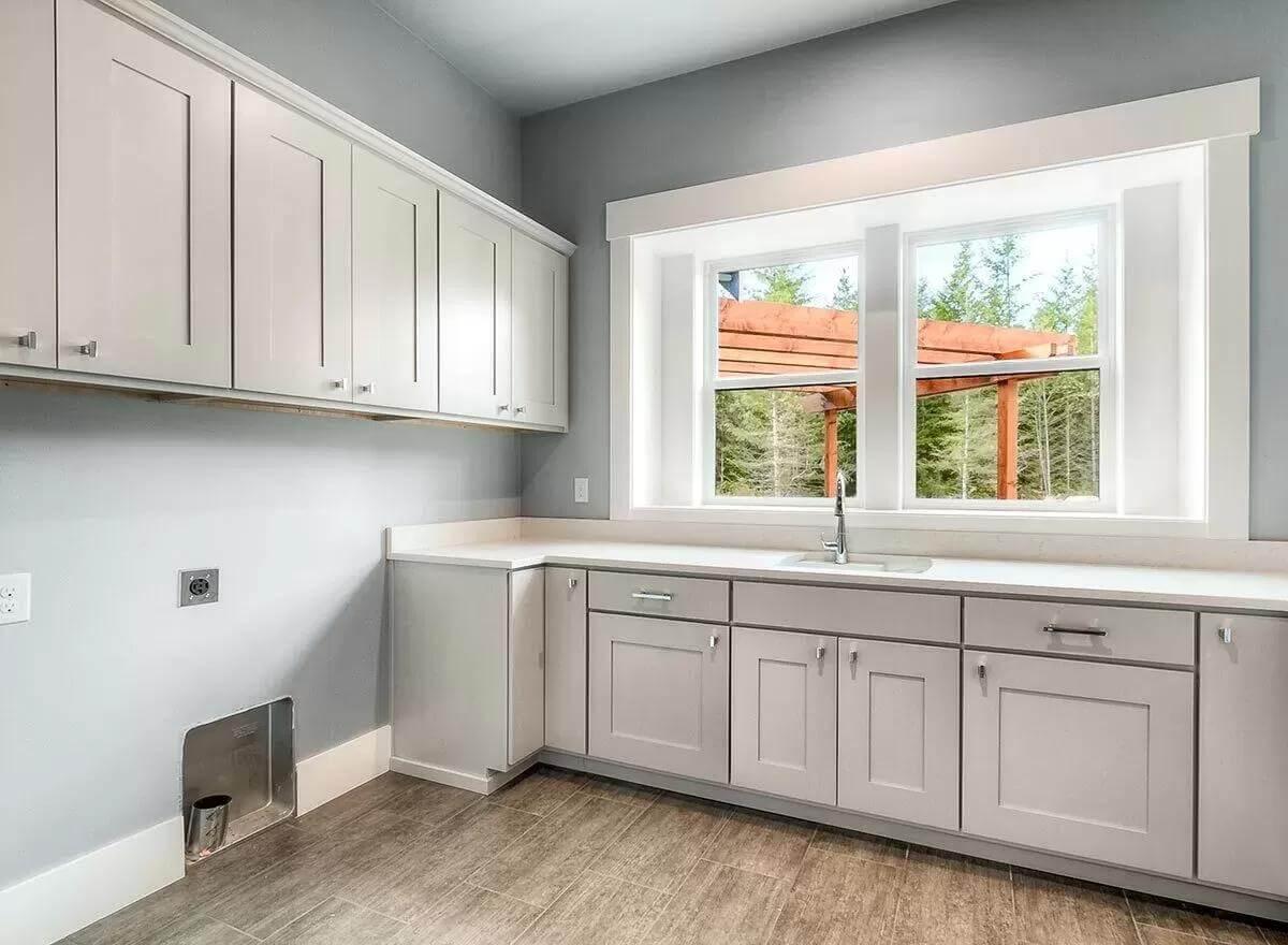 Practicality Meets Style in This Light-Filled Craftsman Utility Room