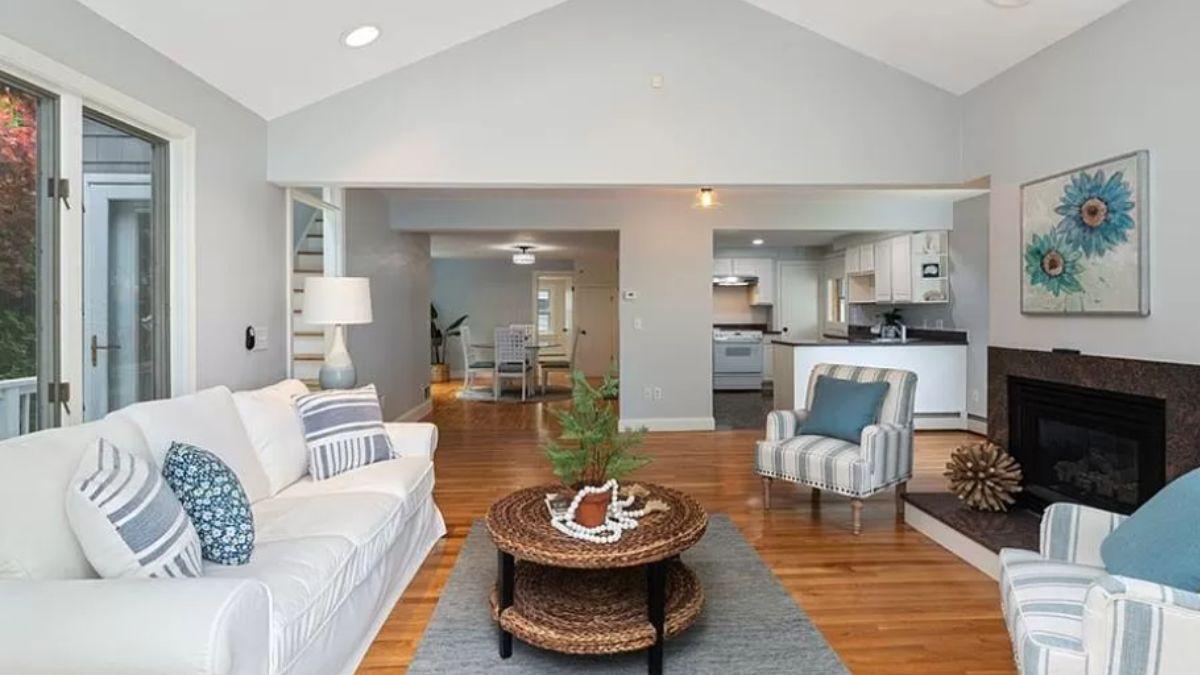 Notice the Vaulted Ceiling in This Inviting Craftsman Living Room