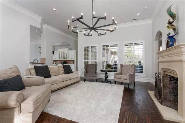Experience the Inviting Warmth of a Modern Living Room with a Bold Chandelier