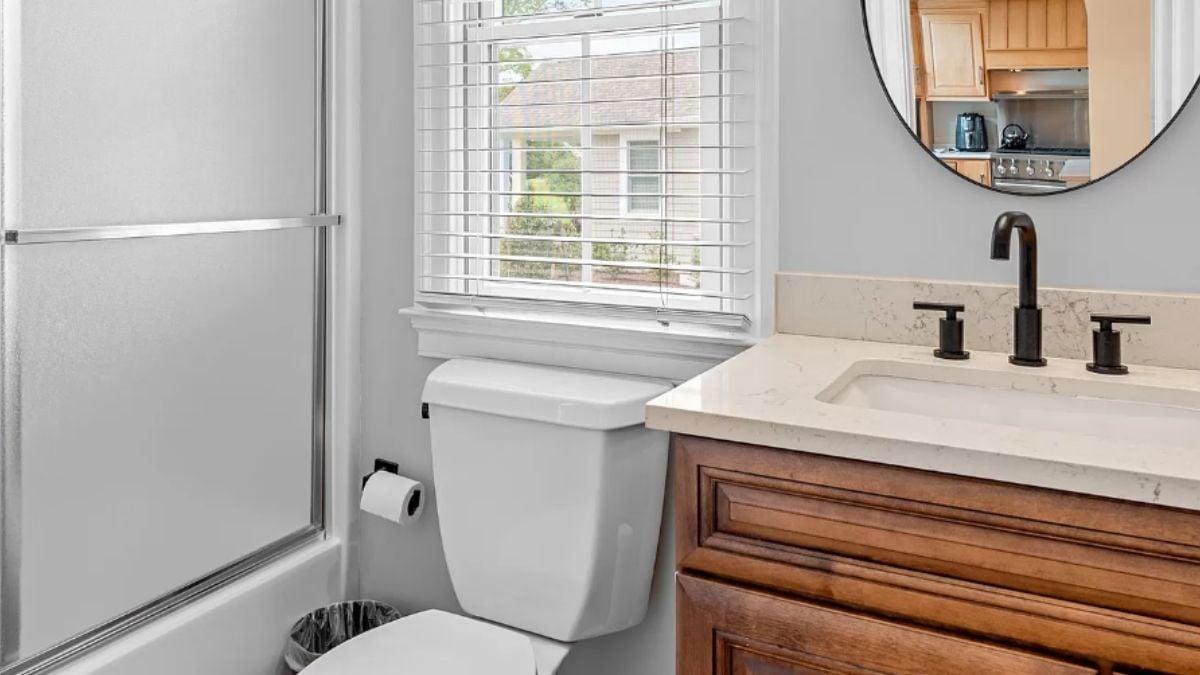Inviting Bathroom with Modern Fixtures and a Classic Touch